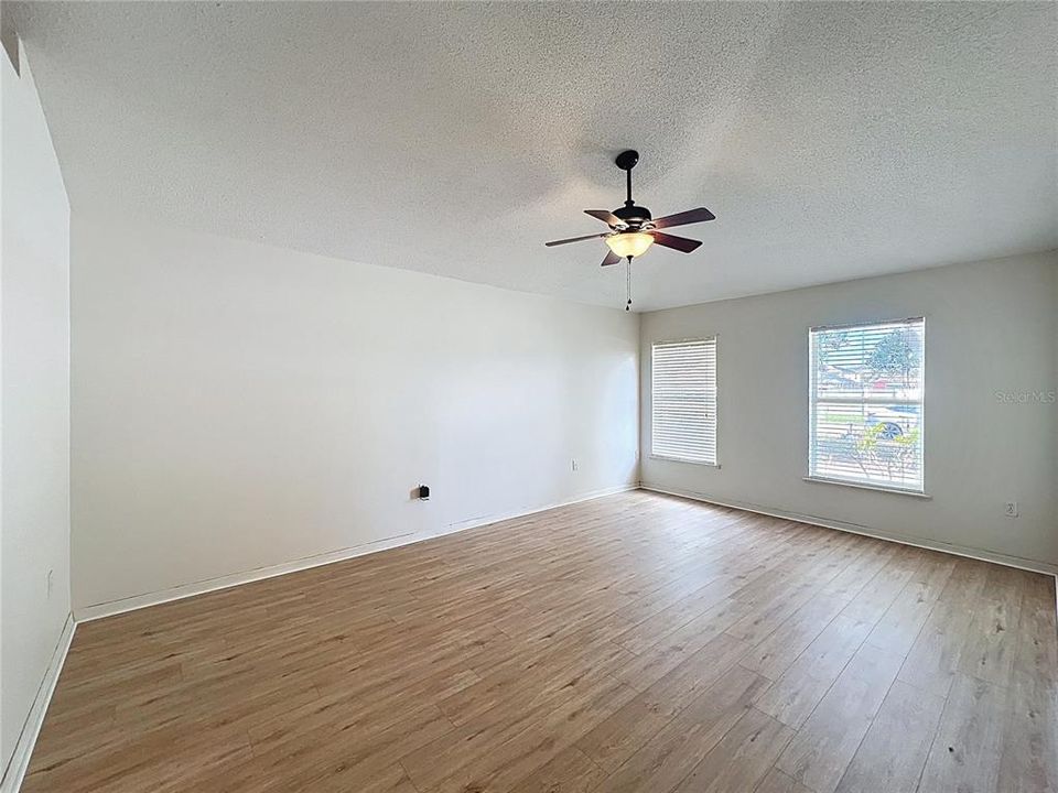 For Sale: $274,990 (4 beds, 2 baths, 2128 Square Feet)