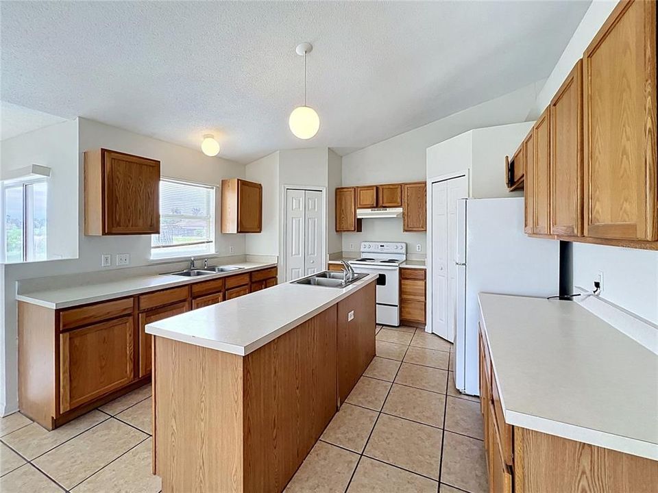 For Sale: $274,990 (4 beds, 2 baths, 2128 Square Feet)