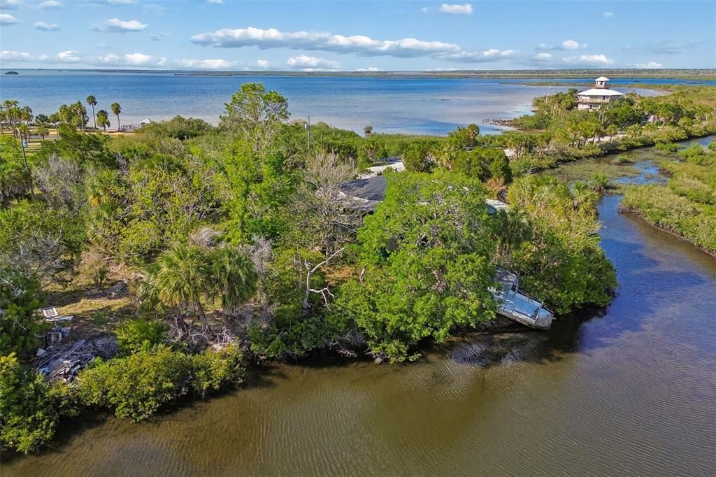 На продажу: $950,000 (3.40 acres)