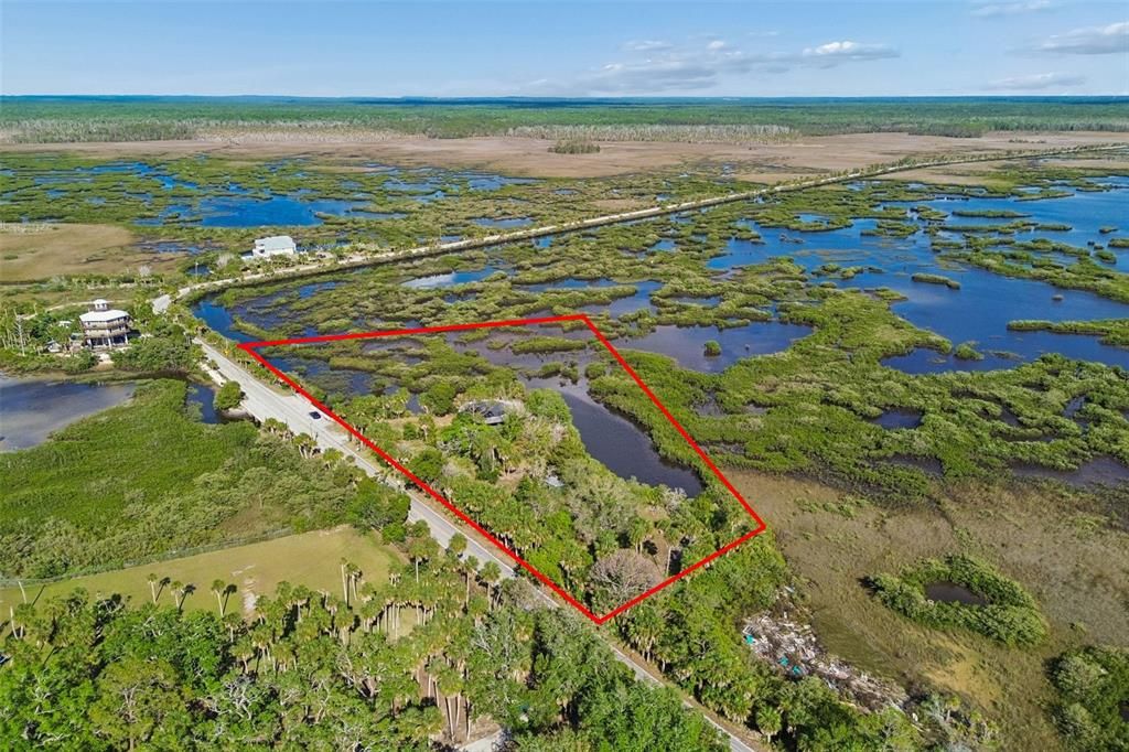 На продажу: $950,000 (3.40 acres)