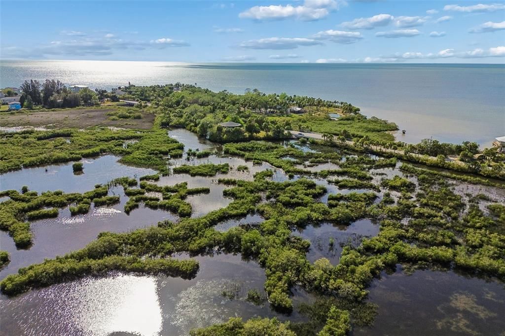 На продажу: $950,000 (3.40 acres)