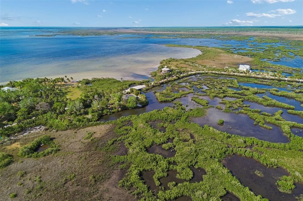 На продажу: $950,000 (3.40 acres)