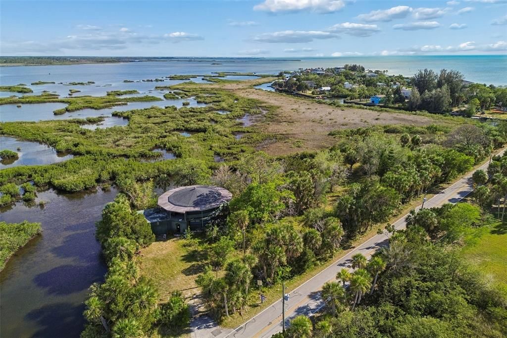 На продажу: $950,000 (3.40 acres)