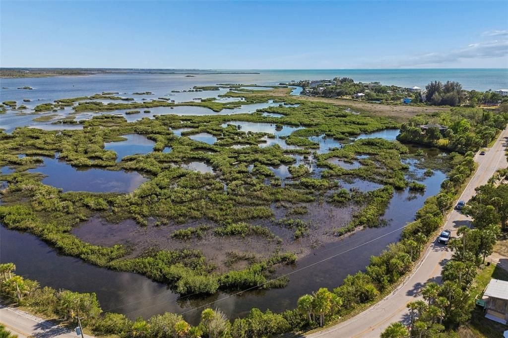 На продажу: $950,000 (3.40 acres)