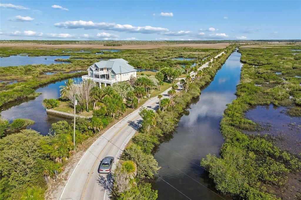 На продажу: $950,000 (3.40 acres)
