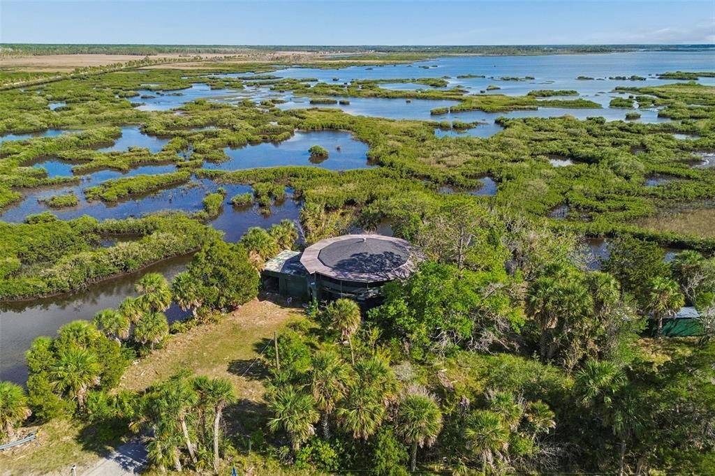 На продажу: $950,000 (3.40 acres)