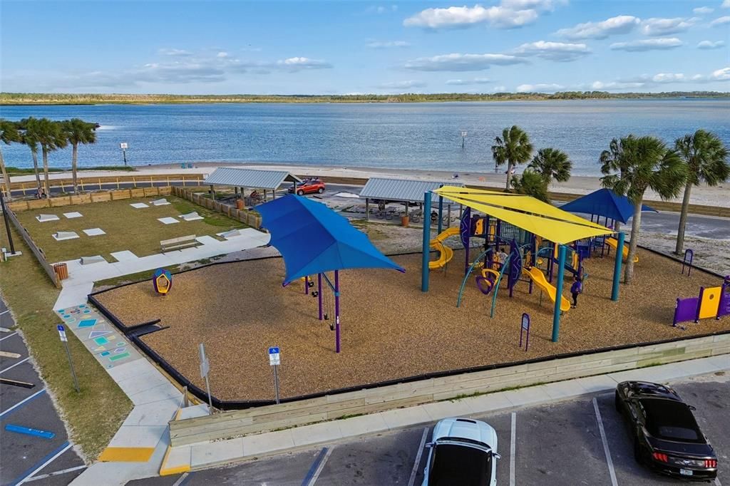 На продажу: $950,000 (3.40 acres)