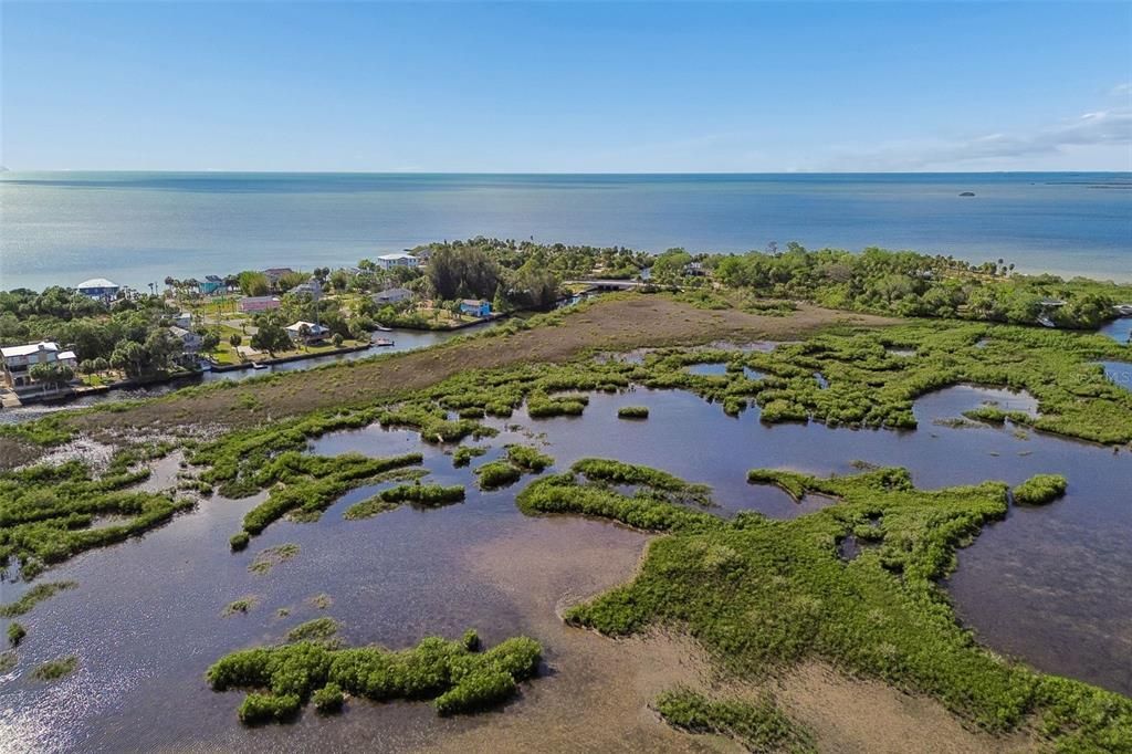 На продажу: $950,000 (3.40 acres)