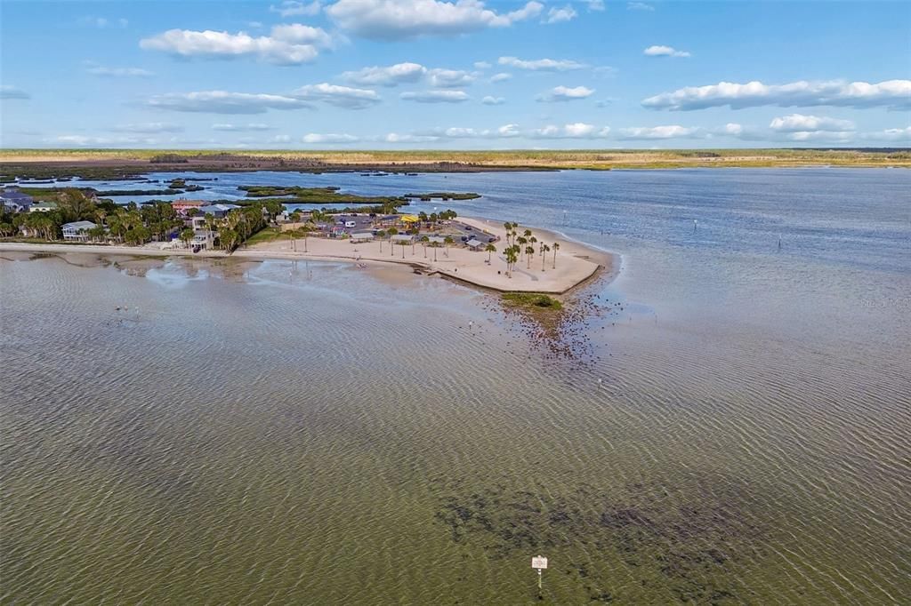 На продажу: $950,000 (3.40 acres)
