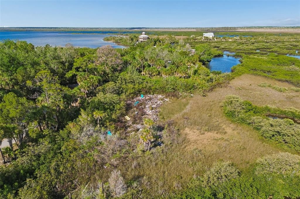 На продажу: $950,000 (3.40 acres)