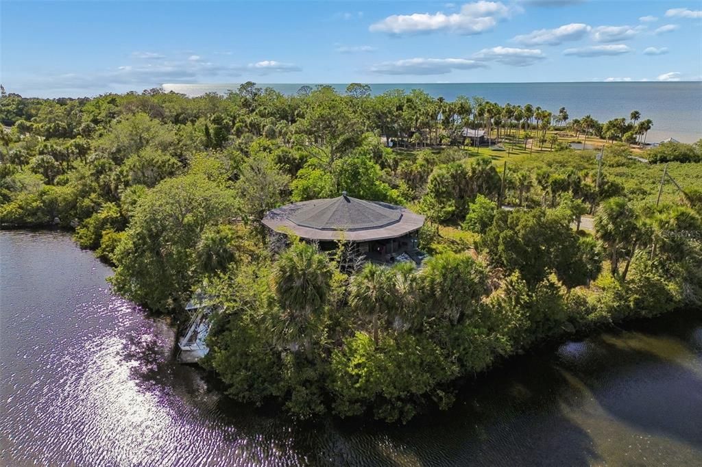 На продажу: $950,000 (3.40 acres)