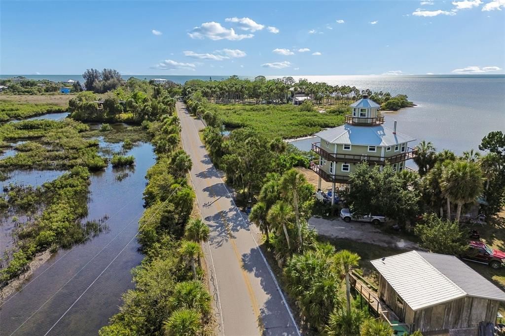 На продажу: $950,000 (3.40 acres)
