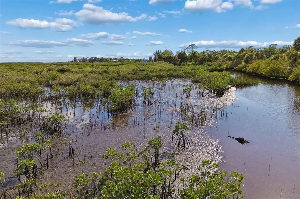 На продажу: $950,000 (3.40 acres)