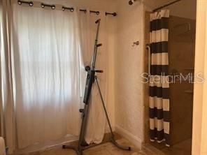 Activo con contrato: $2,450 (3 camas, 2 baños, 1935 Pies cuadrados)