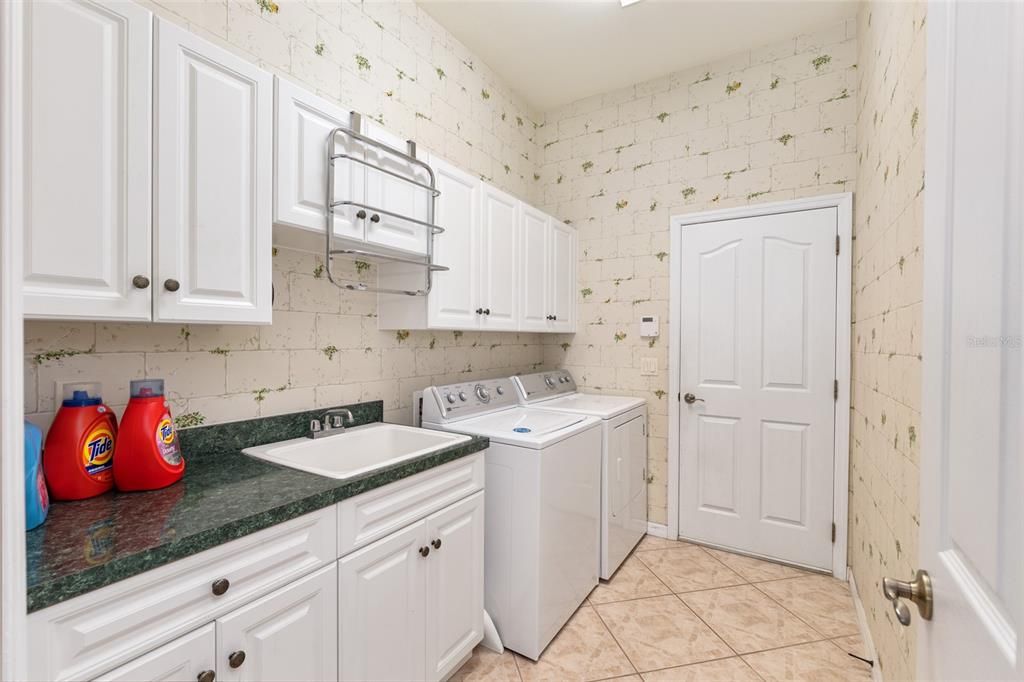 Activo con contrato: $579,990 (4 camas, 3 baños, 2636 Pies cuadrados)