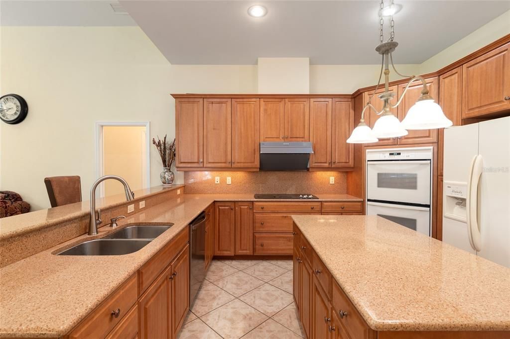 Activo con contrato: $579,990 (4 camas, 3 baños, 2636 Pies cuadrados)
