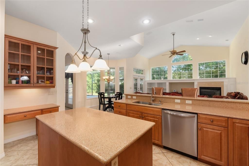 Activo con contrato: $579,990 (4 camas, 3 baños, 2636 Pies cuadrados)