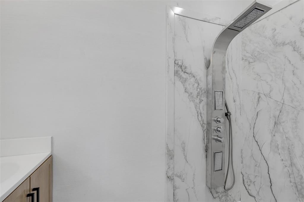En Venta: $875,000 (6 camas, 0 baños, 2370 Pies cuadrados)