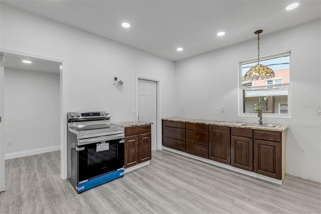 En Venta: $875,000 (6 camas, 0 baños, 2370 Pies cuadrados)