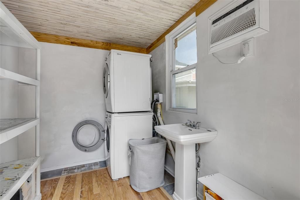 En Venta: $875,000 (6 camas, 0 baños, 2370 Pies cuadrados)