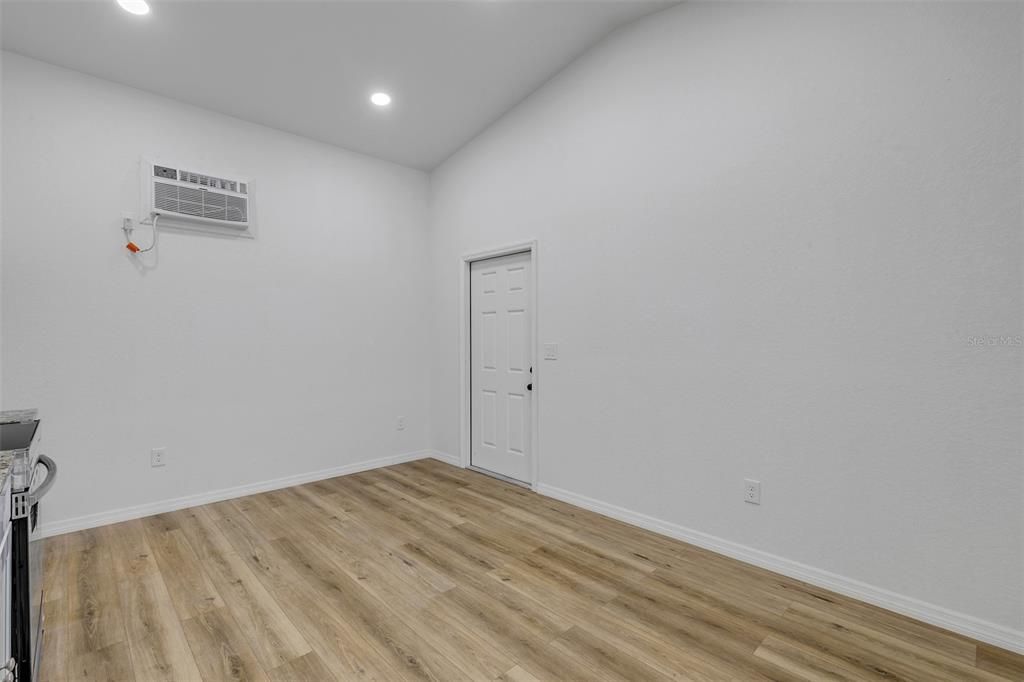 En Venta: $875,000 (6 camas, 0 baños, 2370 Pies cuadrados)
