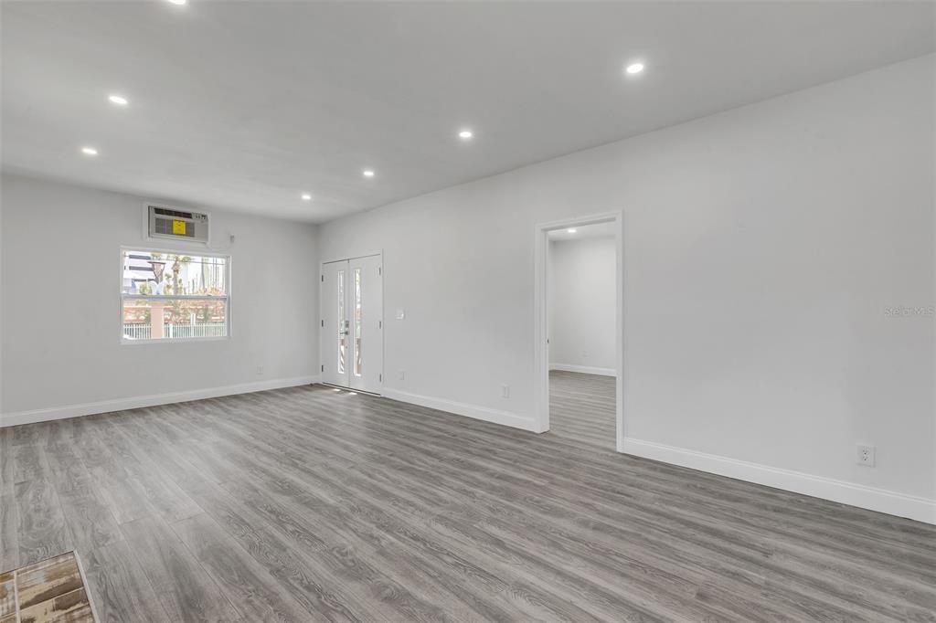 En Venta: $875,000 (6 camas, 0 baños, 2370 Pies cuadrados)