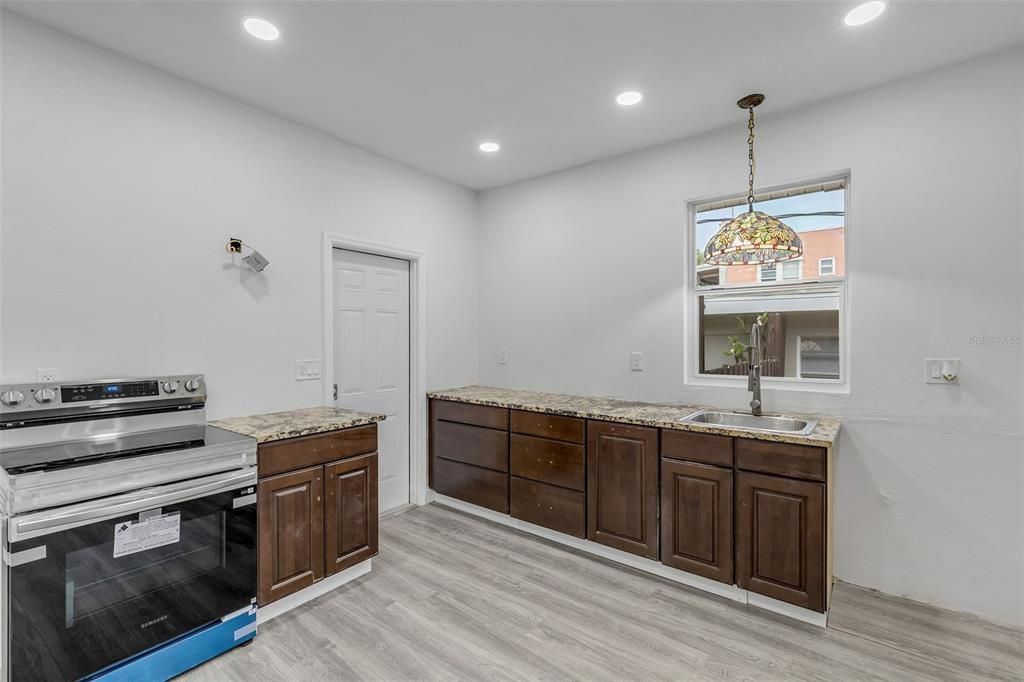 En Venta: $875,000 (6 camas, 0 baños, 2370 Pies cuadrados)