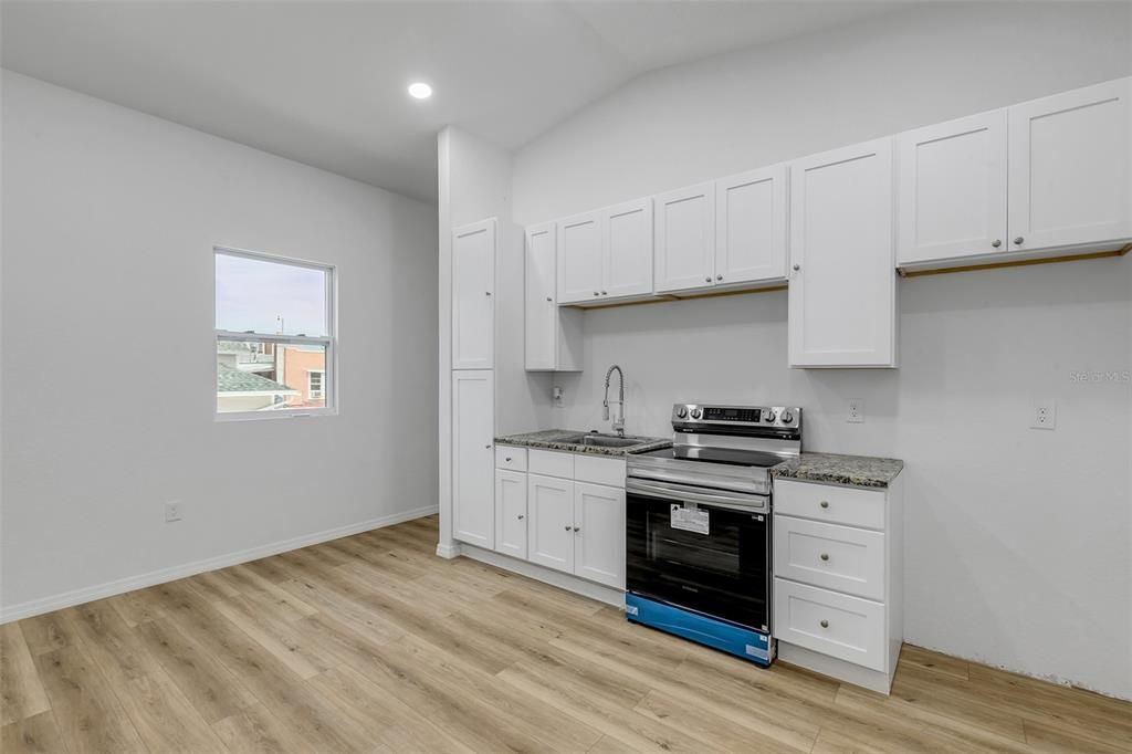 En Venta: $875,000 (6 camas, 0 baños, 2370 Pies cuadrados)