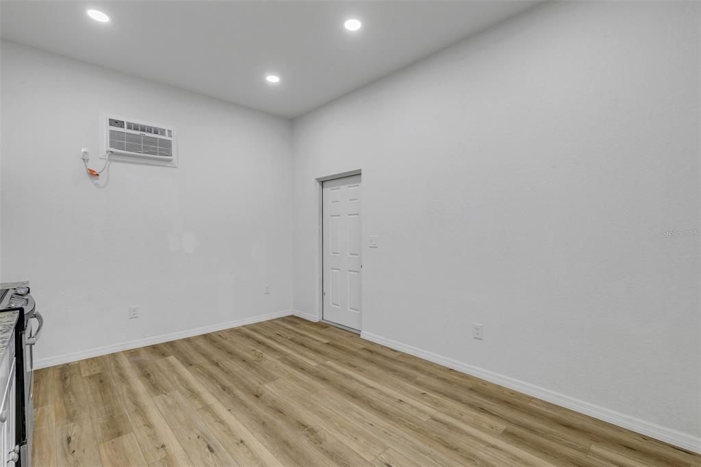 En Venta: $875,000 (6 camas, 0 baños, 2370 Pies cuadrados)