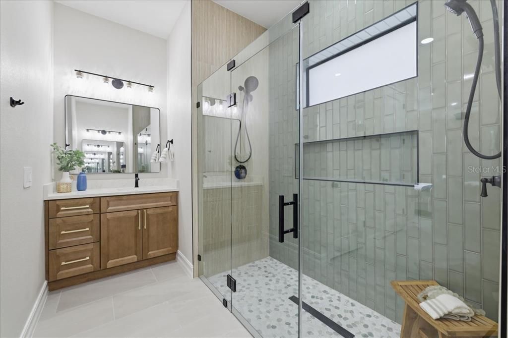 En Venta: $380,000 (4 camas, 2 baños, 1649 Pies cuadrados)