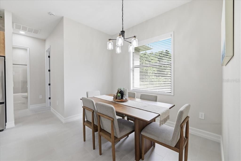 En Venta: $380,000 (4 camas, 2 baños, 1649 Pies cuadrados)