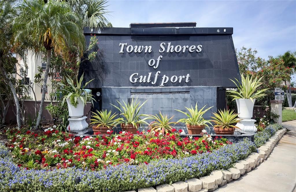 For Sale: $274,900 (2 beds, 2 baths, 1250 Square Feet)