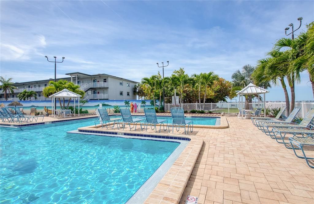 For Sale: $274,900 (2 beds, 2 baths, 1250 Square Feet)
