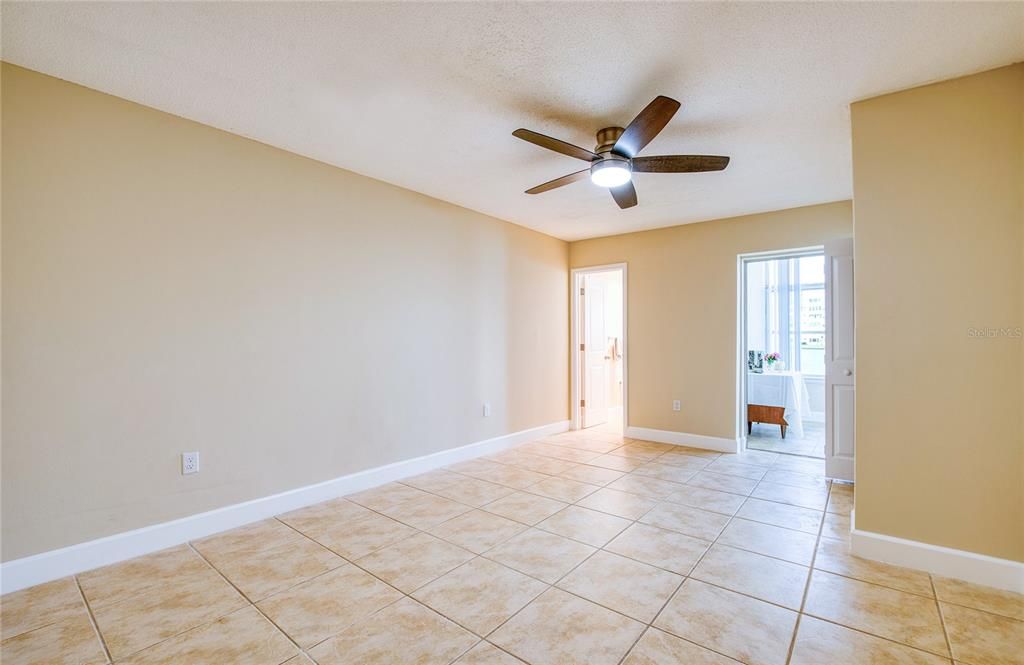 For Sale: $274,900 (2 beds, 2 baths, 1250 Square Feet)