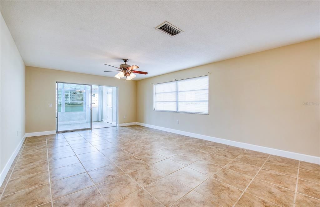 For Sale: $274,900 (2 beds, 2 baths, 1250 Square Feet)