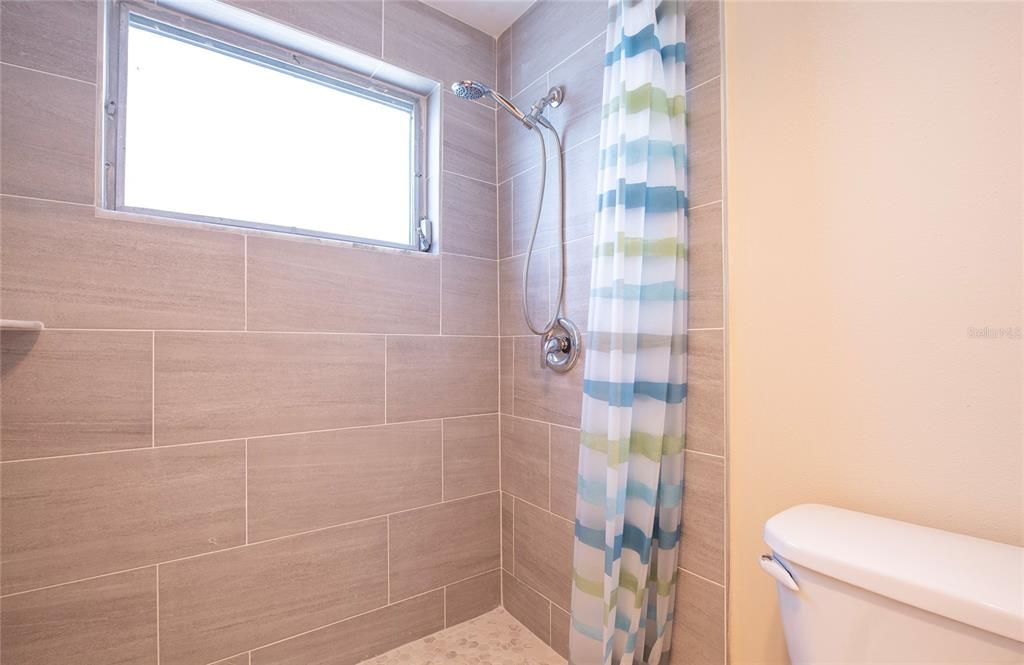 For Sale: $274,900 (2 beds, 2 baths, 1250 Square Feet)