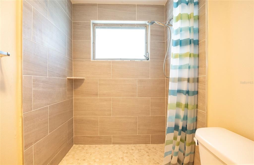 For Sale: $274,900 (2 beds, 2 baths, 1250 Square Feet)