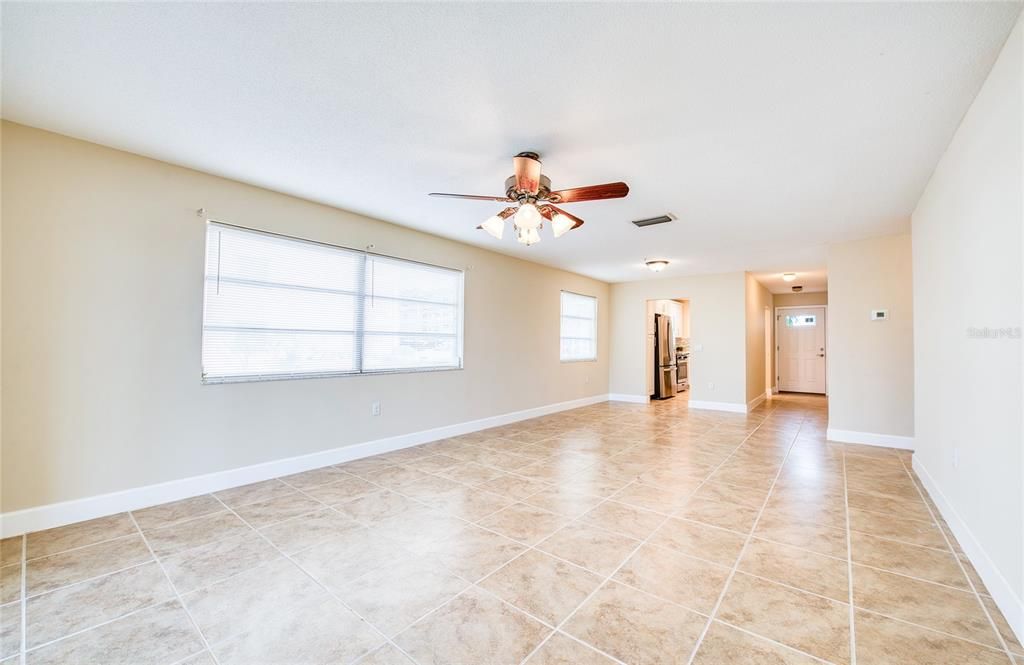 For Sale: $274,900 (2 beds, 2 baths, 1250 Square Feet)