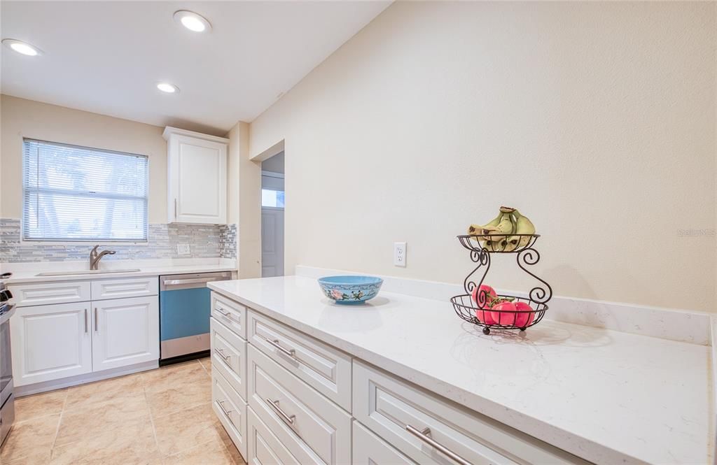 For Sale: $274,900 (2 beds, 2 baths, 1250 Square Feet)