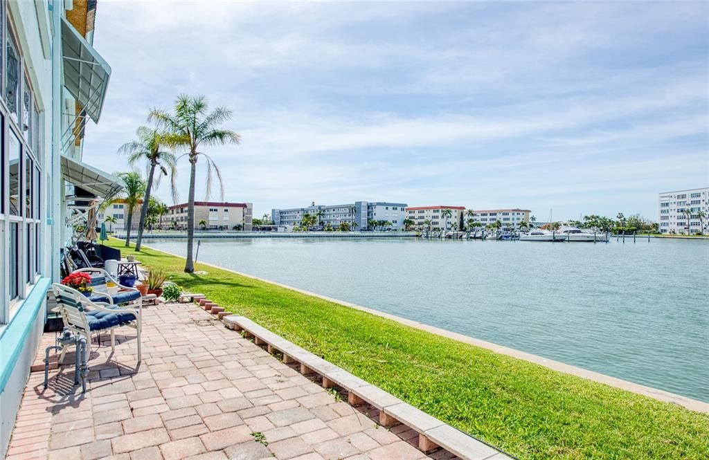 For Sale: $274,900 (2 beds, 2 baths, 1250 Square Feet)