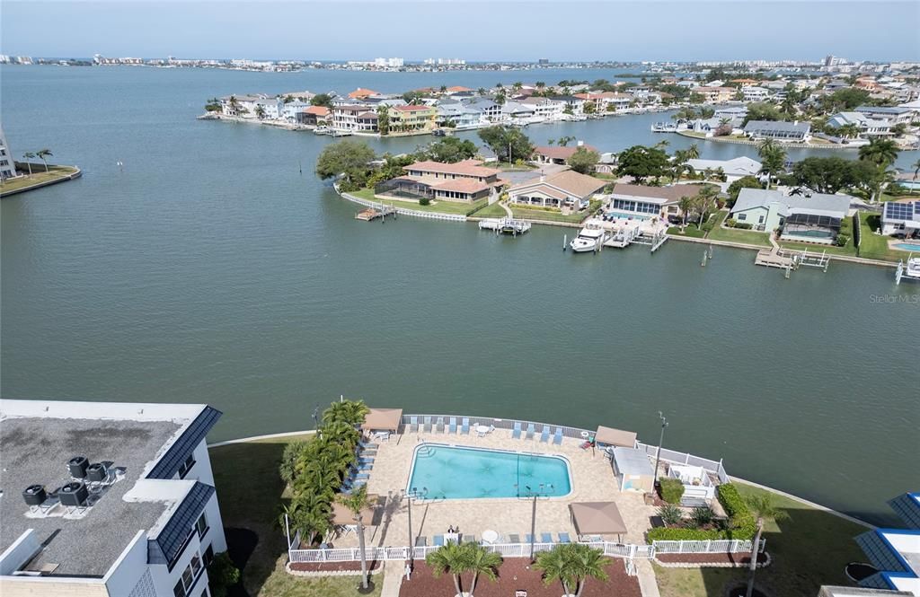 For Sale: $274,900 (2 beds, 2 baths, 1250 Square Feet)