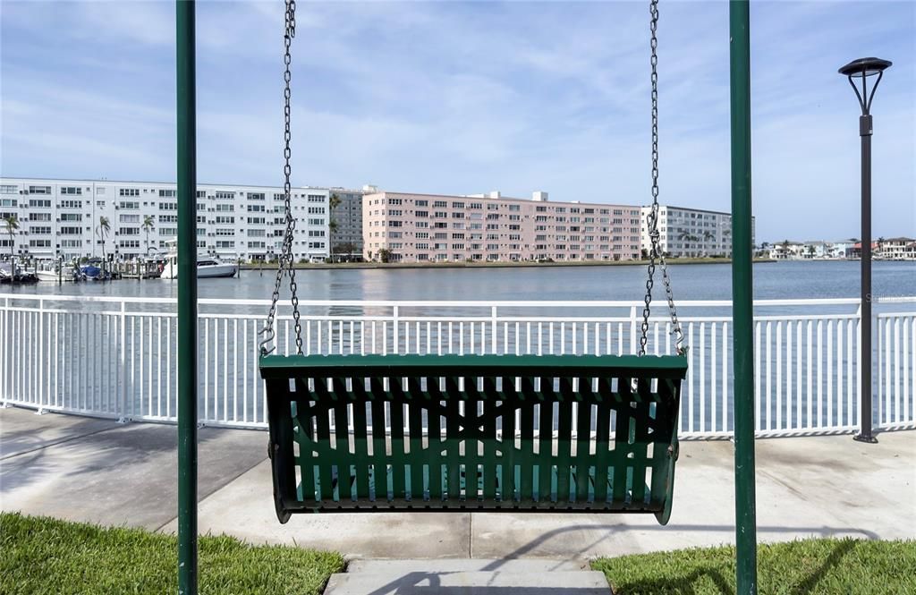 For Sale: $274,900 (2 beds, 2 baths, 1250 Square Feet)