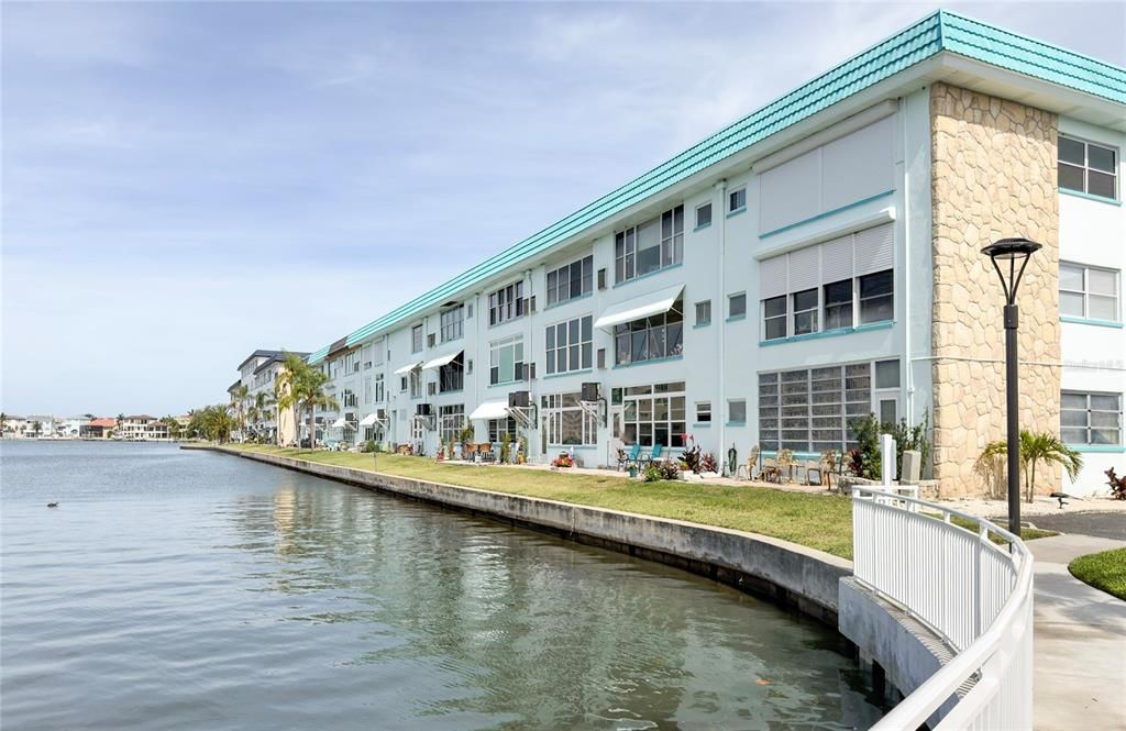 For Sale: $274,900 (2 beds, 2 baths, 1250 Square Feet)