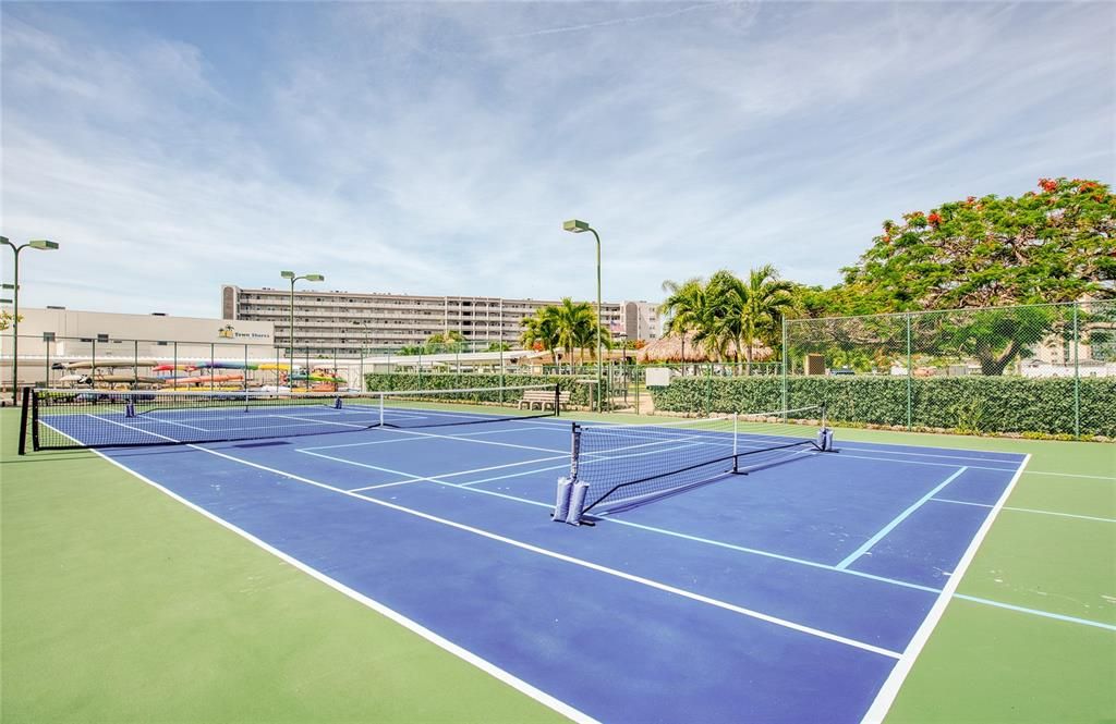 For Sale: $274,900 (2 beds, 2 baths, 1250 Square Feet)
