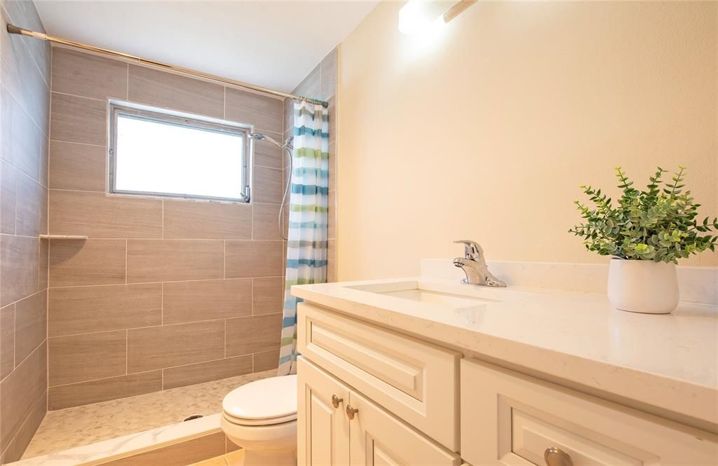 For Sale: $274,900 (2 beds, 2 baths, 1250 Square Feet)