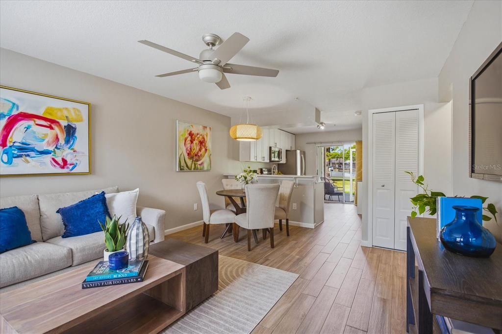Active With Contract: $210,000 (2 beds, 1 baths, 875 Square Feet)