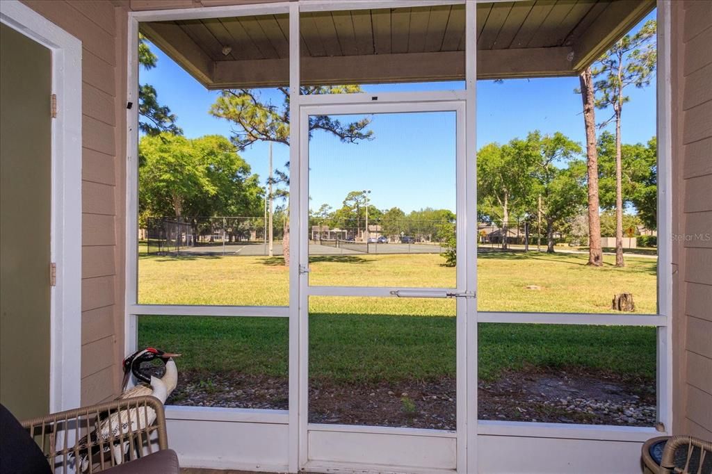 Active With Contract: $210,000 (2 beds, 1 baths, 875 Square Feet)