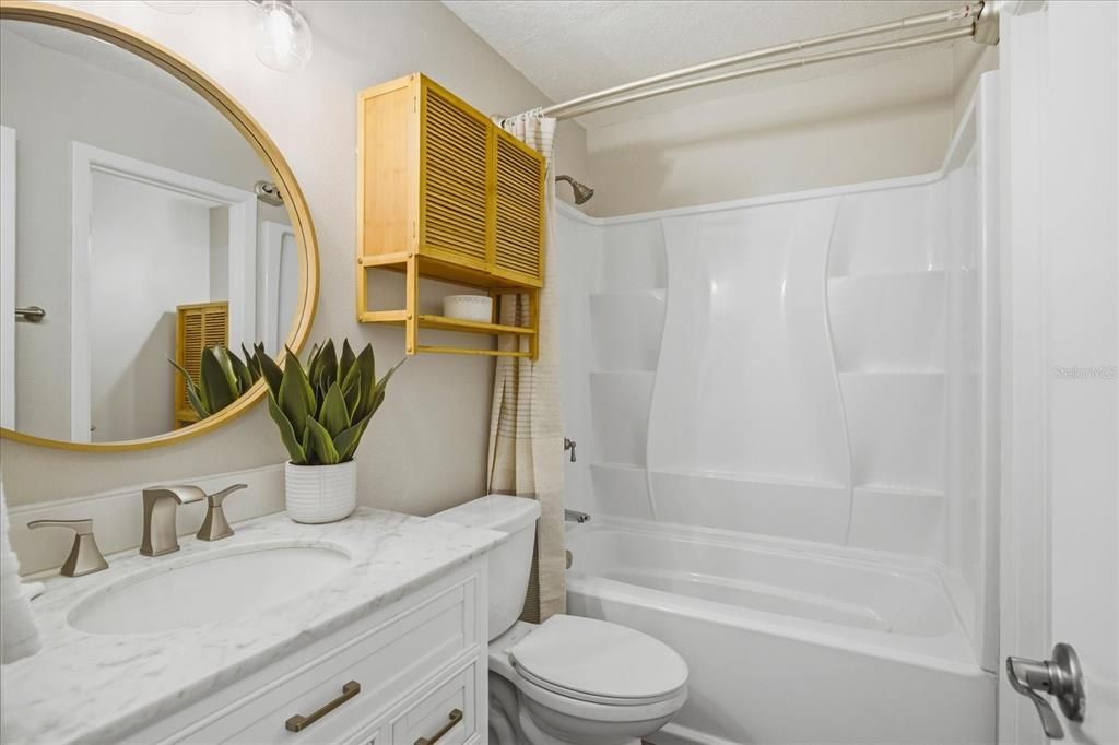 Active With Contract: $210,000 (2 beds, 1 baths, 875 Square Feet)