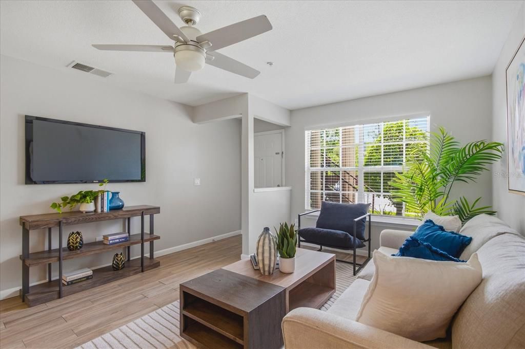 Active With Contract: $210,000 (2 beds, 1 baths, 875 Square Feet)