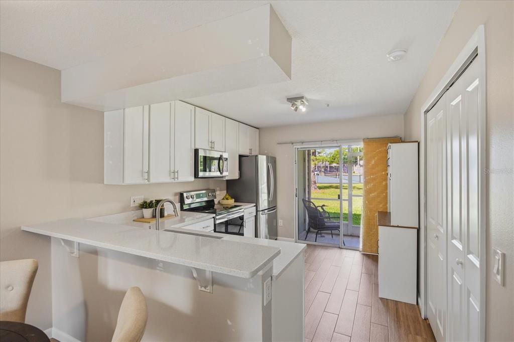Active With Contract: $210,000 (2 beds, 1 baths, 875 Square Feet)